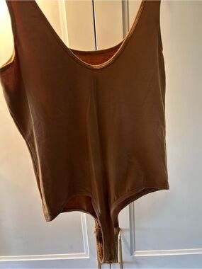 Auden Scoop Neck Bodysuit in Camel Brown